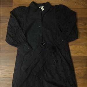 NWOT H&M Navy Eyelet Dress (Small)